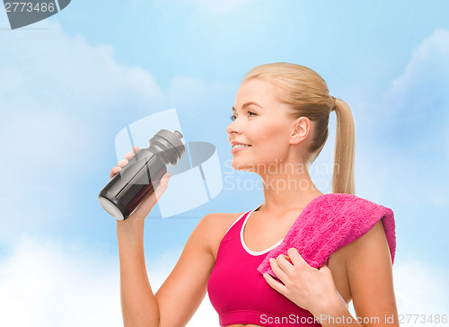 Image of sporty woman with special sportsman bottle