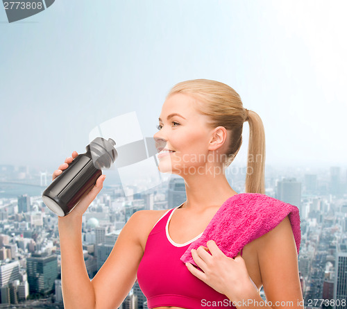 Image of sporty woman with special sportsman bottle
