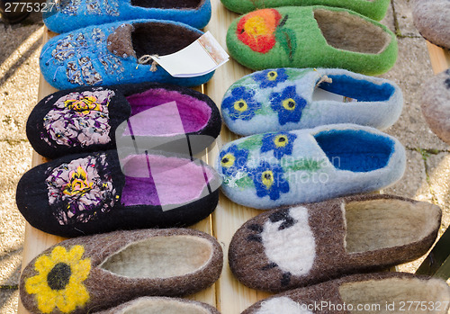 Image of color eco felt feminine indoor slipper on market  