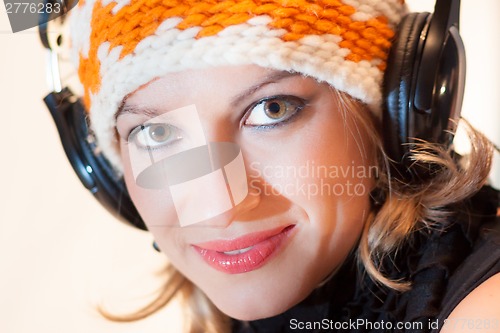 Image of Blonde lady listening to the music.