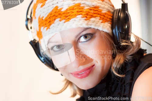 Image of Blonde lady listening to the music.