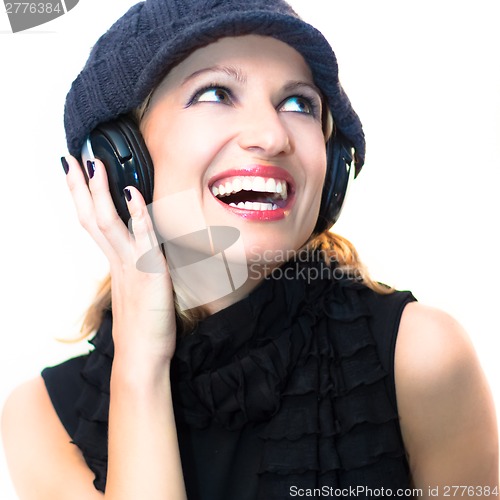 Image of Blonde lady listening to the music.