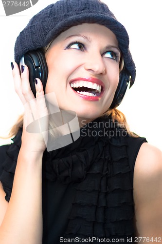 Image of Blonde lady listening to the music.