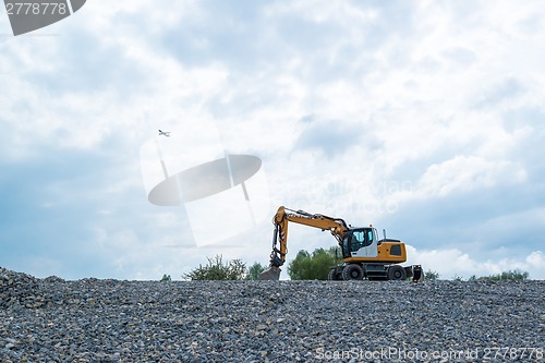 Image of Excavator and plane