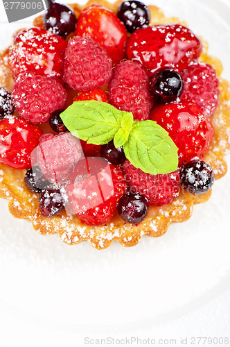 Image of Cake with fresh berries