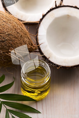 Image of Coconut and coconut oil 