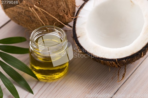 Image of Coconut and coconut oil 