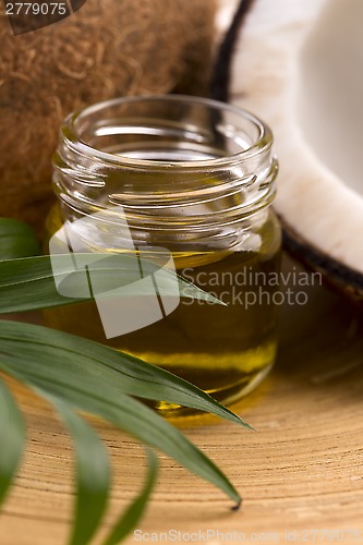 Image of Coconut and coconut oil 