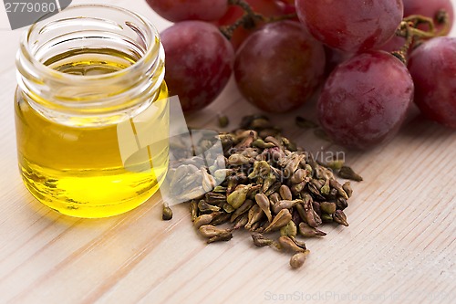 Image of grape seed oil 