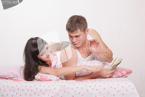 Image of Husband and wife share advance