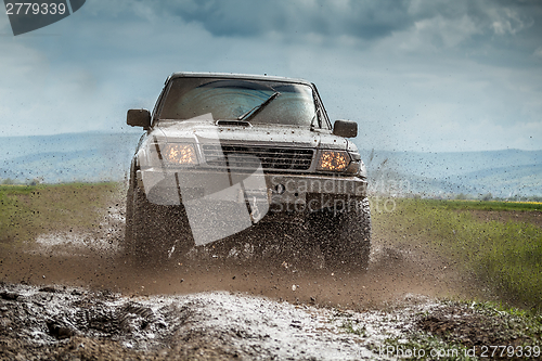 Image of Muddy jeep