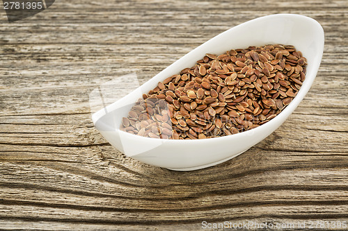 Image of brown flax seeds