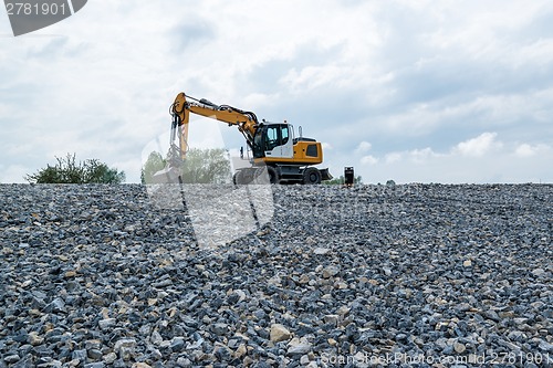 Image of Excavator and plane