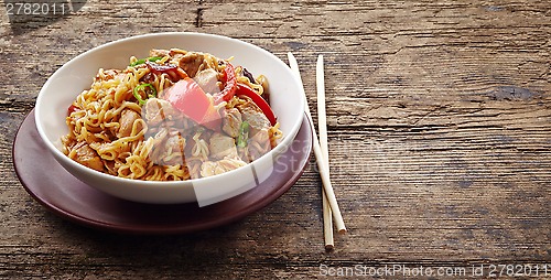 Image of bowl of noodles with chicken and vegetables