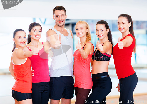 Image of group of people in the gym showing thumbs up