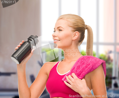 Image of sporty woman with special sportsman bottle