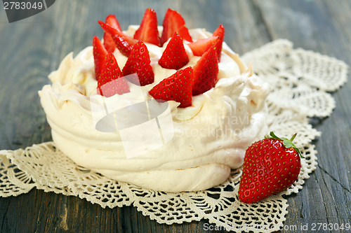 Image of Desssert Pavlova with strawberries.