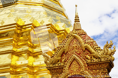 Image of chedi luang temple in chiang mai 