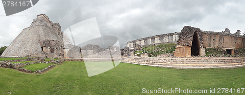 Image of mayan temple in Uxmal