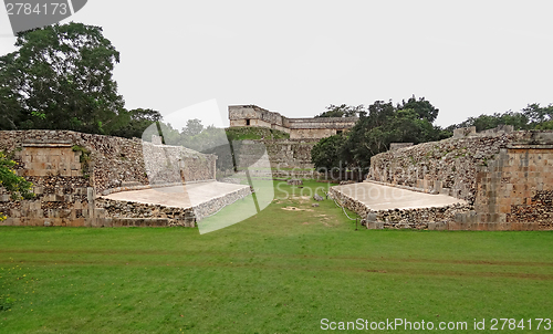 Image of mayan temple in Uxmal