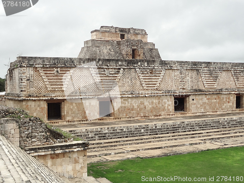 Image of mayan temple in Uxmal