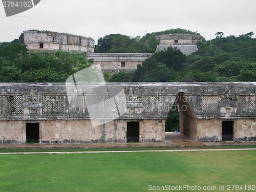 Image of mayan temple in Uxmal