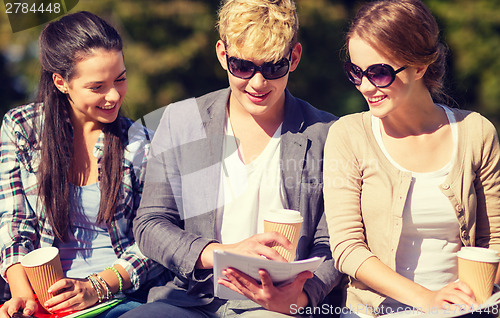 Image of group of students or teenagers hanging out