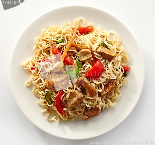 Image of noodles with chicken and vegetables