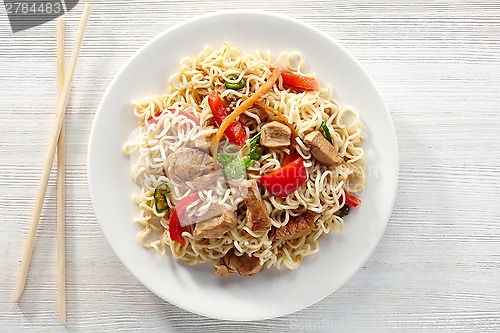 Image of noodles with chicken and vegetables