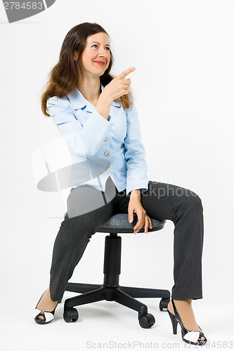 Image of Young woman points at something