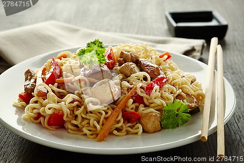 Image of Noodles with chicken and vegetables