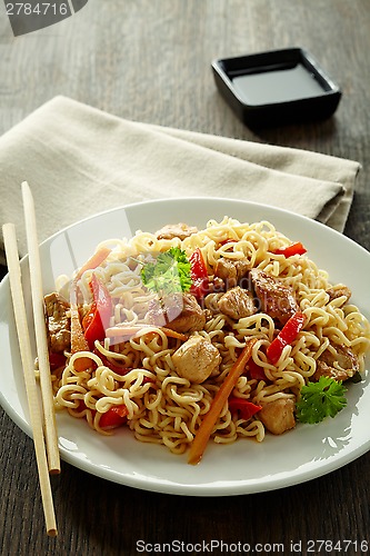 Image of Noodles with chicken and vegetables