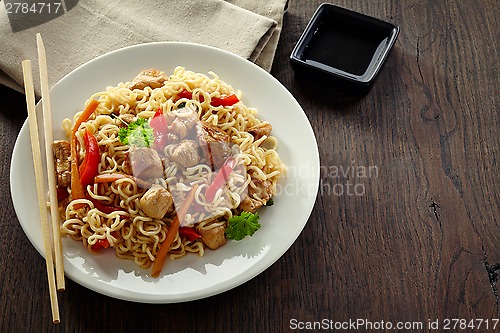 Image of Noodles with chicken and vegetables