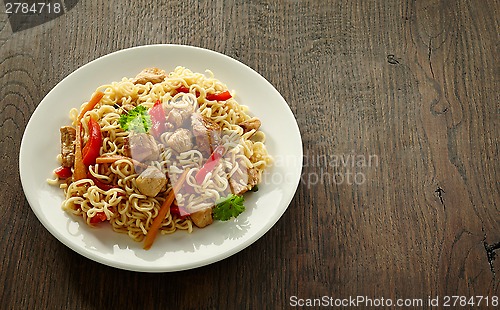 Image of Noodles with chicken and vegetables