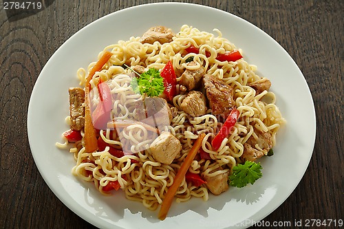 Image of Noodles with chicken and vegetables