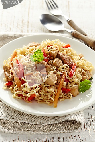 Image of Noodles with chicken and vegetables