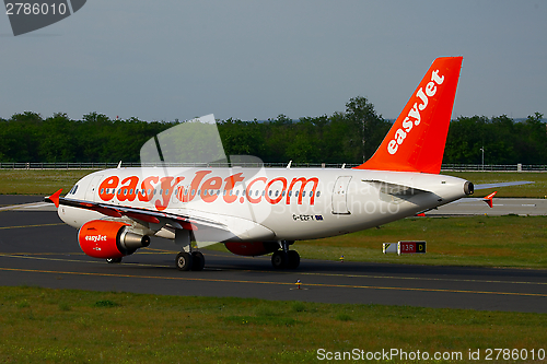 Image of Plane taxiing