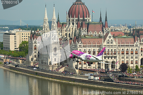 Image of Airplane low pass in Budapest