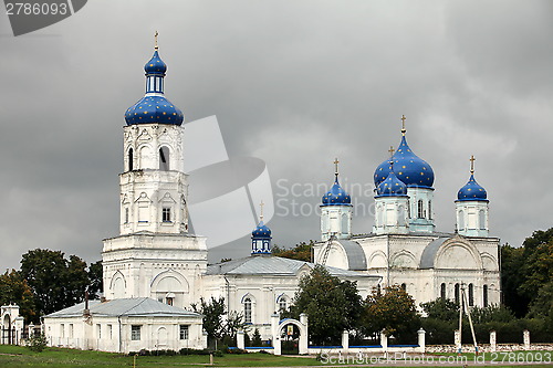 Image of stars on blue church domes