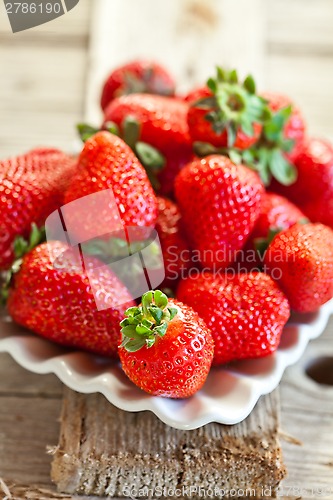 Image of plate with fresh strawberries