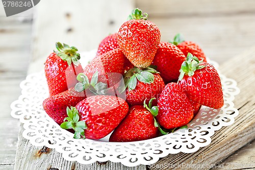 Image of plate with fresh strawberries