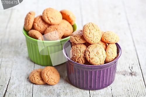 Image of meringue almond cookies in bowls 