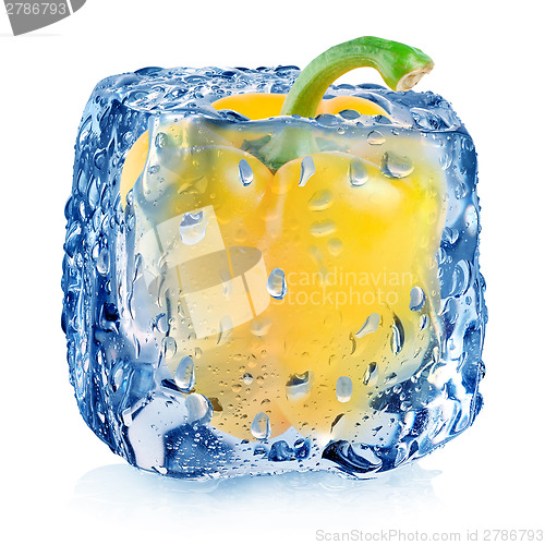 Image of Yellow pepper in ice cube