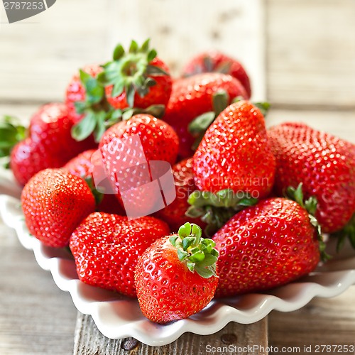 Image of plate with fresh strawberries 