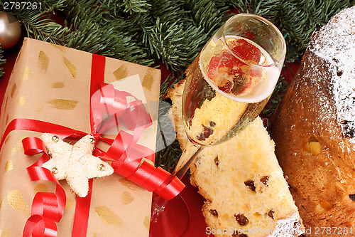 Image of Panettone and Spumante, the italian Christmas tradition