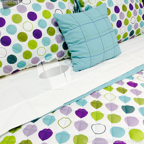 Image of Bright dotted bed clothing