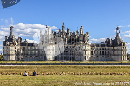 Image of Couple Admiring the Chambord Castle