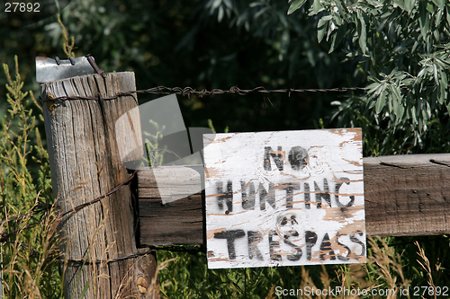 Image of no hunting or trespassing