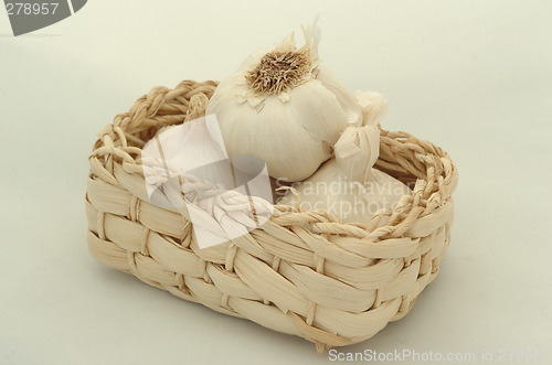 Image of garlic in a basket