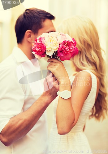 Image of couple with flowers in the city